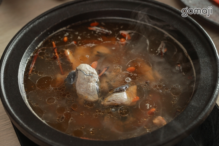 麻香燒酒烏骨雞鍋