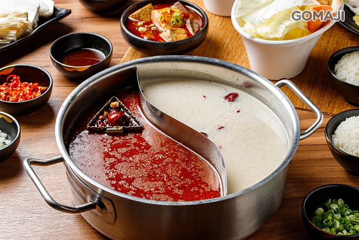 川味麻辣湯／藥膳豚骨湯