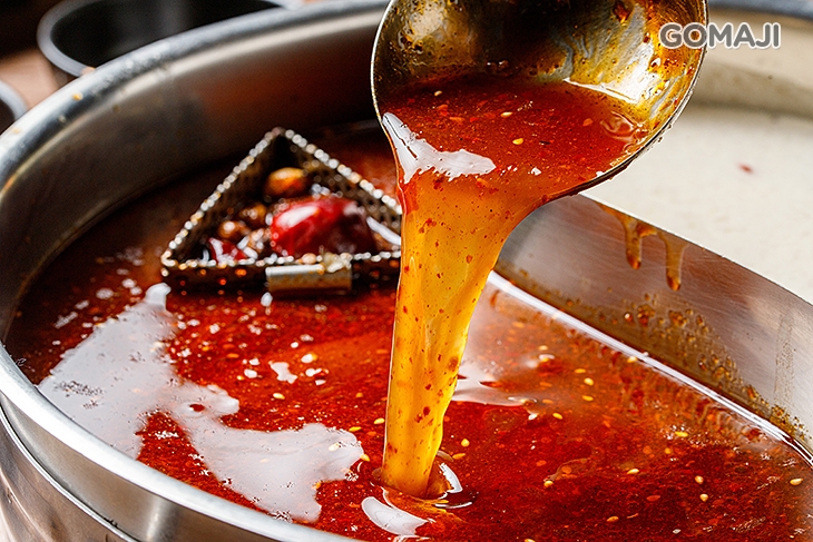 川味麻辣湯／藥膳豚骨湯