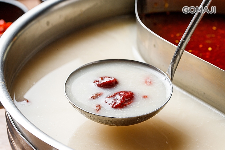 川味麻辣湯／藥膳豚骨湯