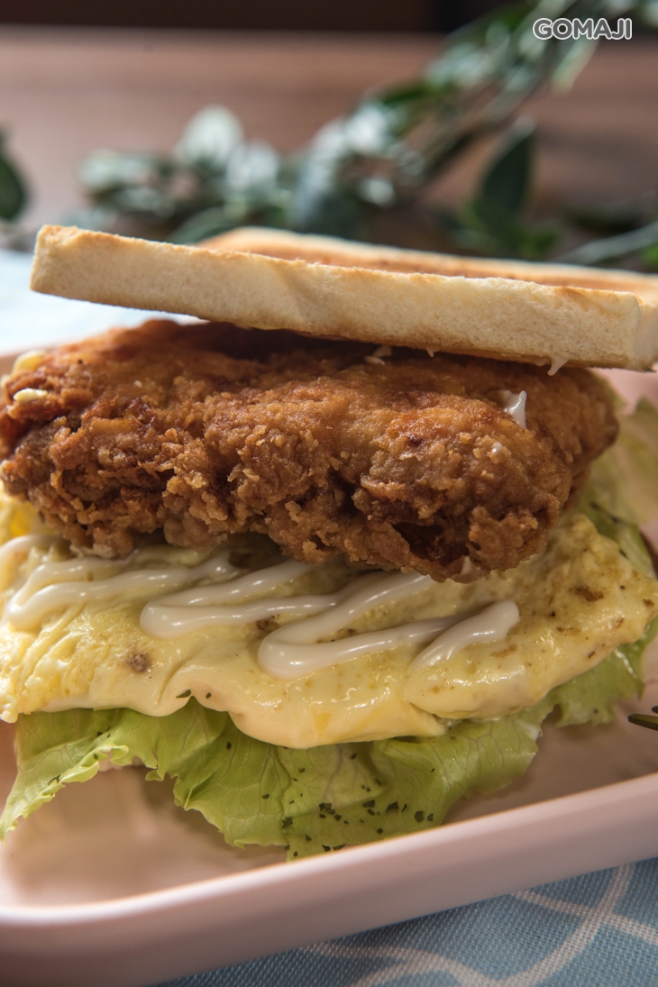 咔啦炸雞蛋吐司