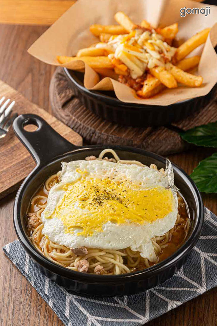 泰式打拋豬蛋鐵板麵