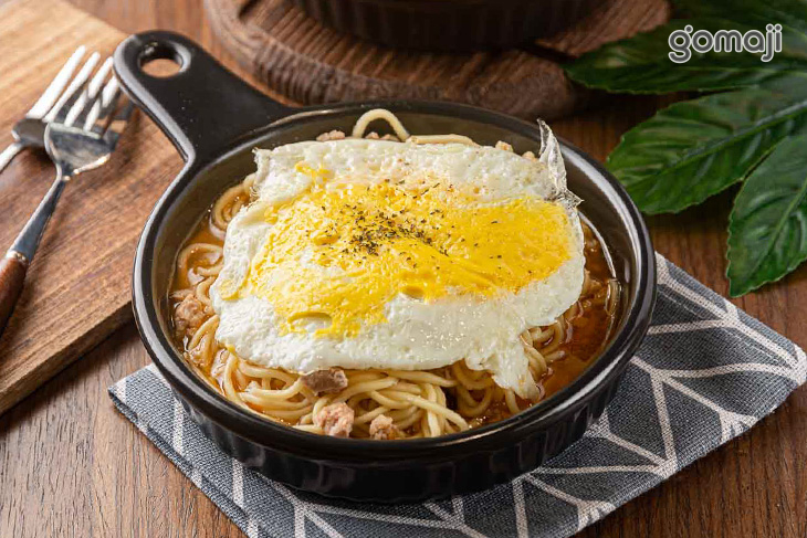 泰式打拋豬蛋鐵板麵