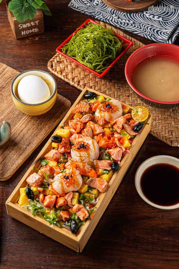 炙鮭魚干貝散壽司寶盒