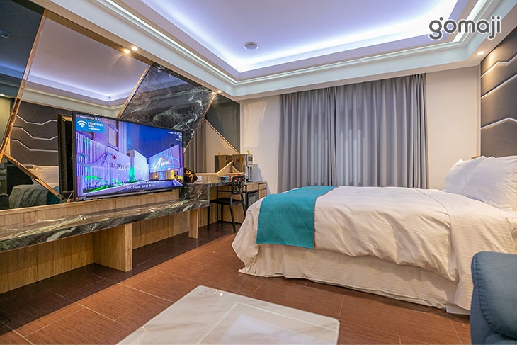 豪華雙人車庫房