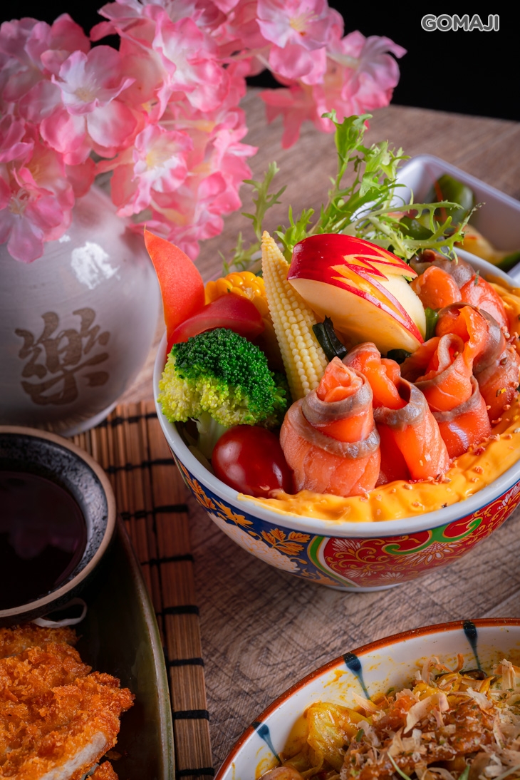 極鮮鮭魚親子丼 