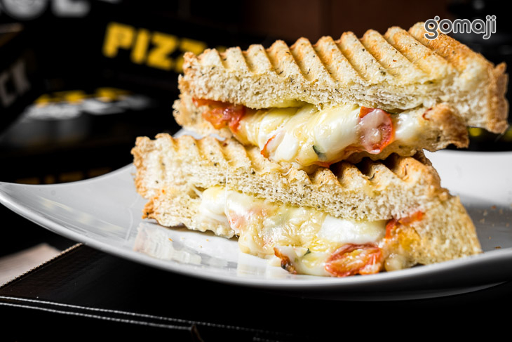 新鮮番茄馬芝拉起司帕尼尼