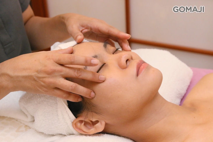 臉部按摩(搭配長效保濕按摩霜)