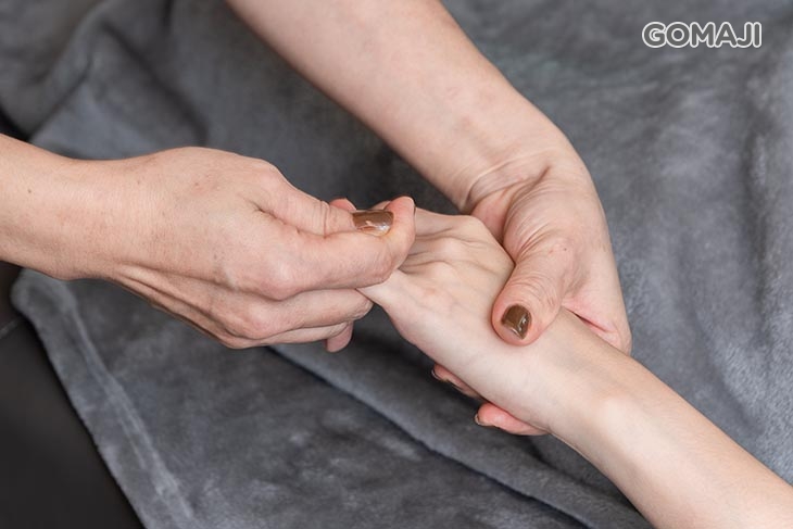 手部精油舒緩按摩(至手肘)