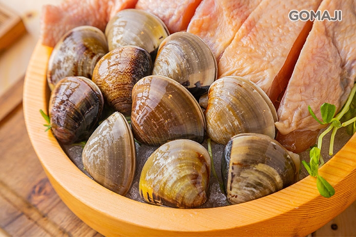 手切雞腿蛤蠣鍋