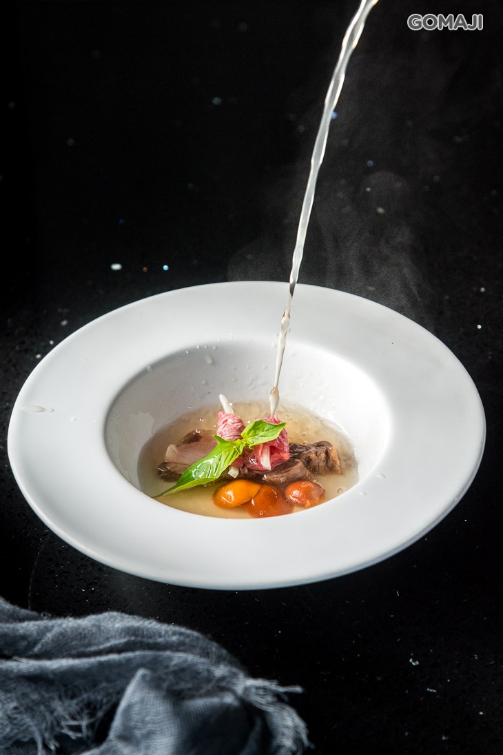 慢燉牛清湯沖牛肉