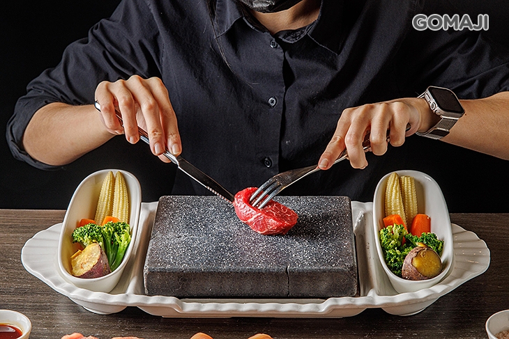 美國PR頂級安格斯牛丹佛 + 美國頂級安格斯牛肩胛小菲力 + 美國PR頂級安格斯牛肋脊蓋肉 + 台灣究好豬小里肌 + 美國玉米雞 + 阿根廷紅蝦 + 船捕鮮小卷