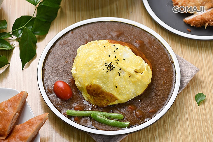 咖哩蛋包飯