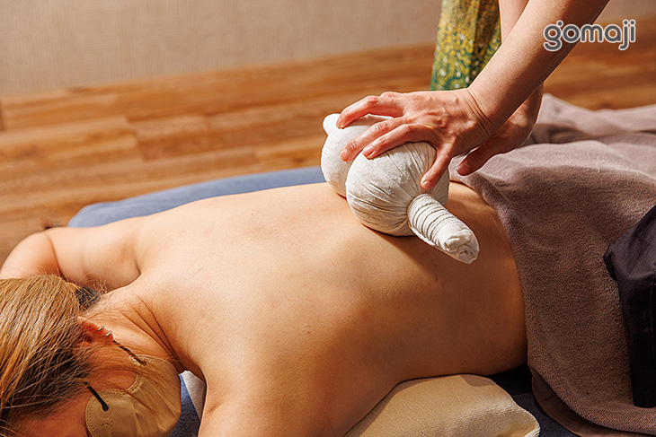 肩頸背藥草球熱拓