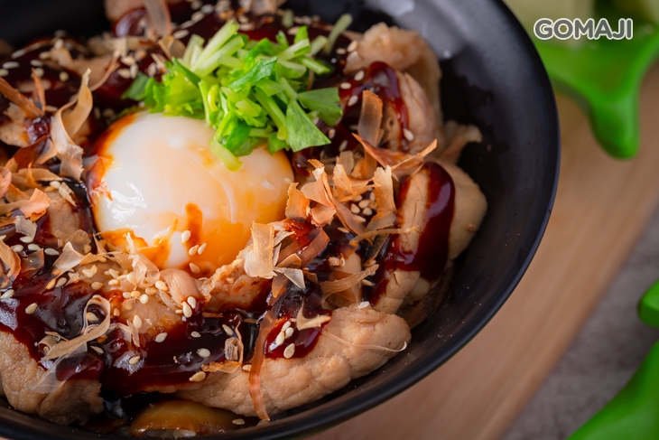 秘製甲賀流膠醬丼(半熟蛋)(野豚)