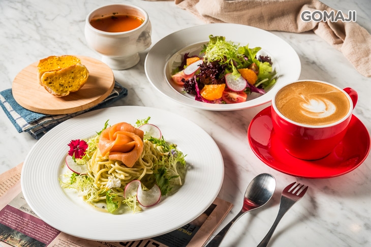 煙燻鮭魚青醬義麵