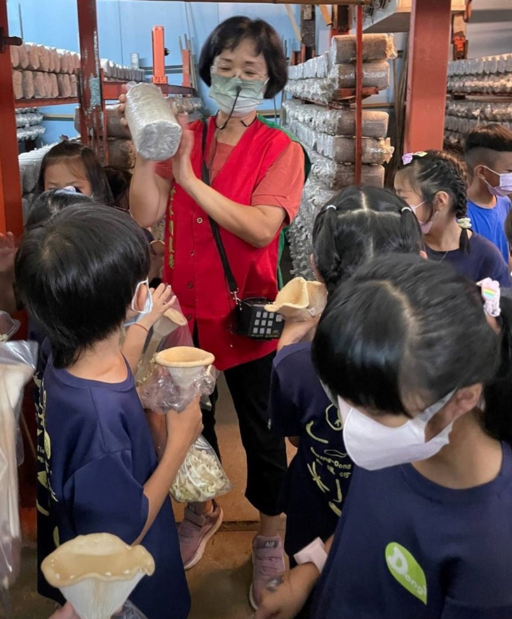 導覽解說菇類栽培場