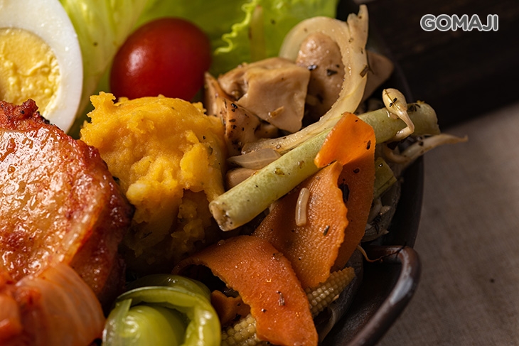 韓式烤雞腿套餐＋油切綠茶＋主廚甜品＋每日湯品