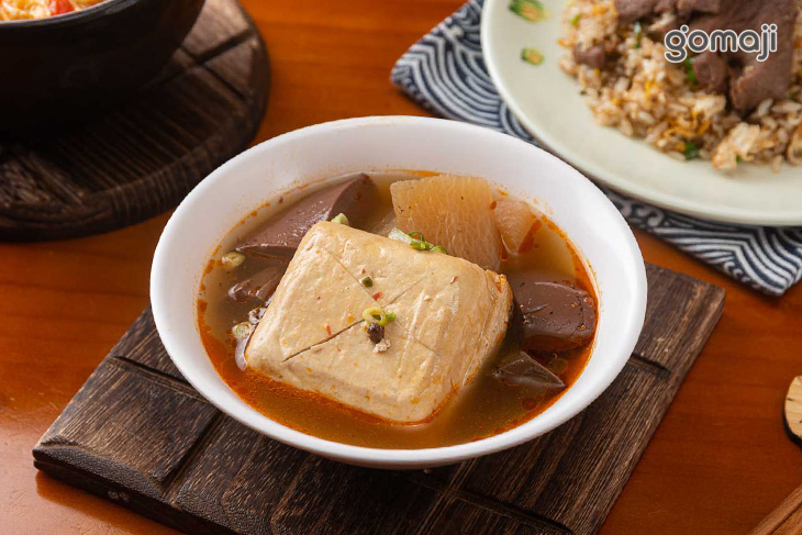 麻辣鴨血臭豆腐