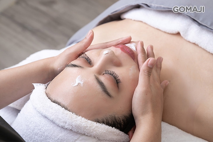 水潤保濕乳霜小臉拉提手技按摩