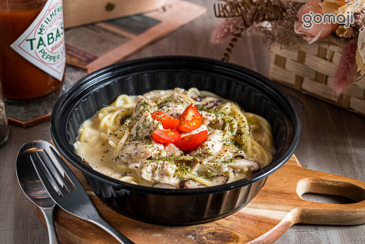 香草嫩雞白醬義大利麵