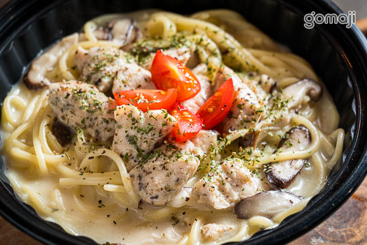 香草嫩雞白醬義大利麵