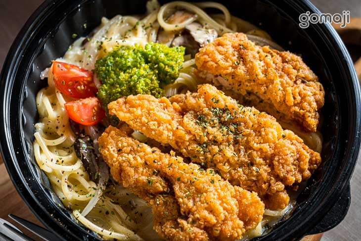 酥炸無骨Ｇ腿排白醬義大利麵