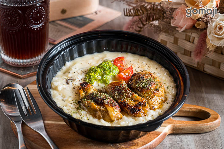 香脆無骨Ｇ腿排白醬燉飯