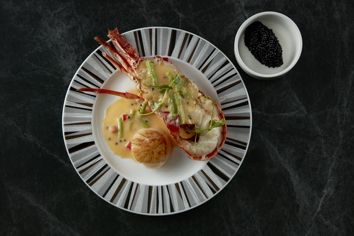 清蒸龍蝦搭配海膽魚子醬及北海道干貝(每位成人限一份)