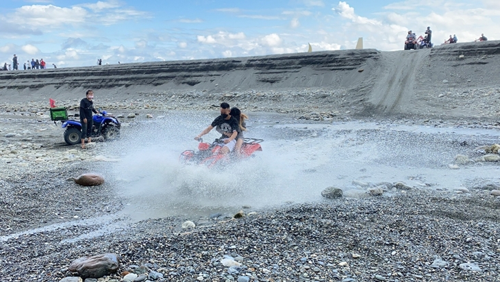 花蓮-猛哥天空之鏡沙灘車