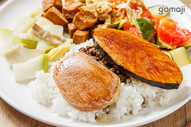 海陸雙拼滷飯餐