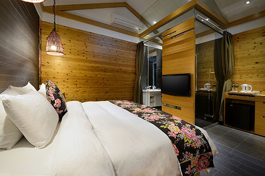 日 式 精 緻 雙 人 小 木 屋 