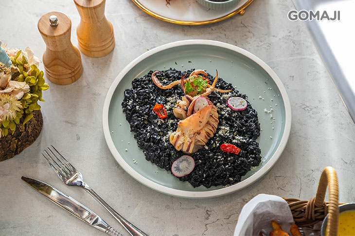 黑漆漆墨魚燉飯