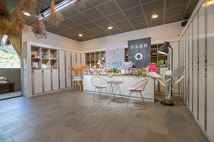 雲朵森林x泳池咖啡