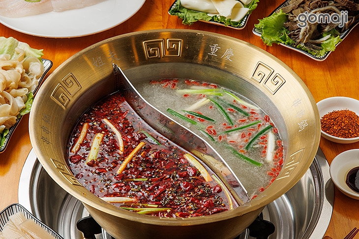 鴛鴦鍋-牛油麻辣鍋+大骨三鮮湯