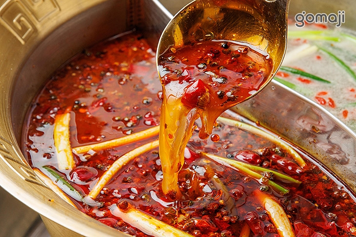 鴛鴦鍋-牛油麻辣鍋+大骨三鮮湯