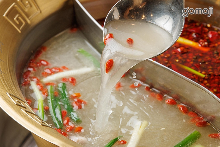 鴛鴦鍋-牛油麻辣鍋+大骨三鮮湯