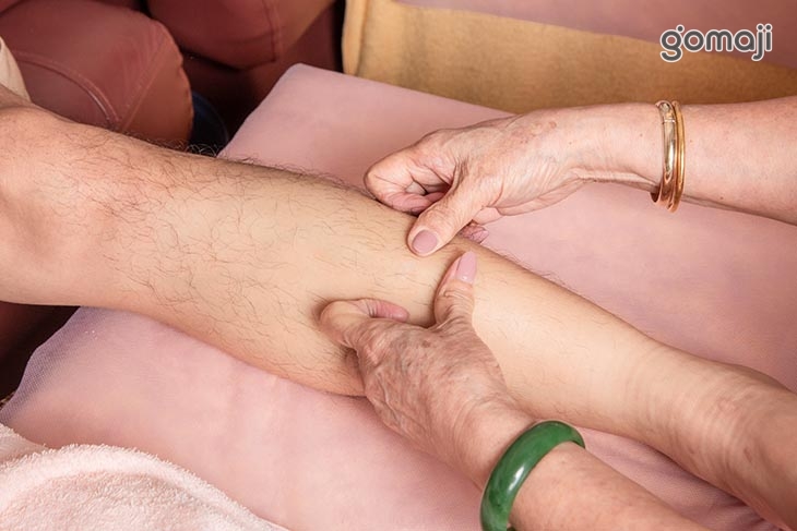 腳底按摩至小腿