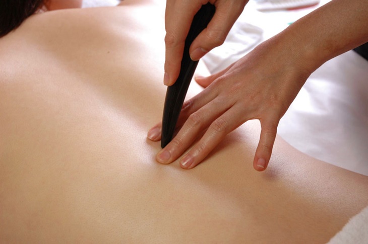 放鬆緊繃肌肉！頭頸肩背深層鬆筋調理+飆汗岩盤浴30分共90分(手技60分)