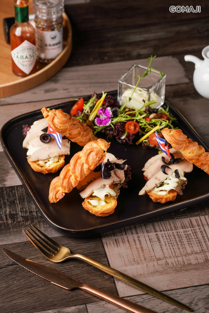 義式香料雞佐香酥泡芙