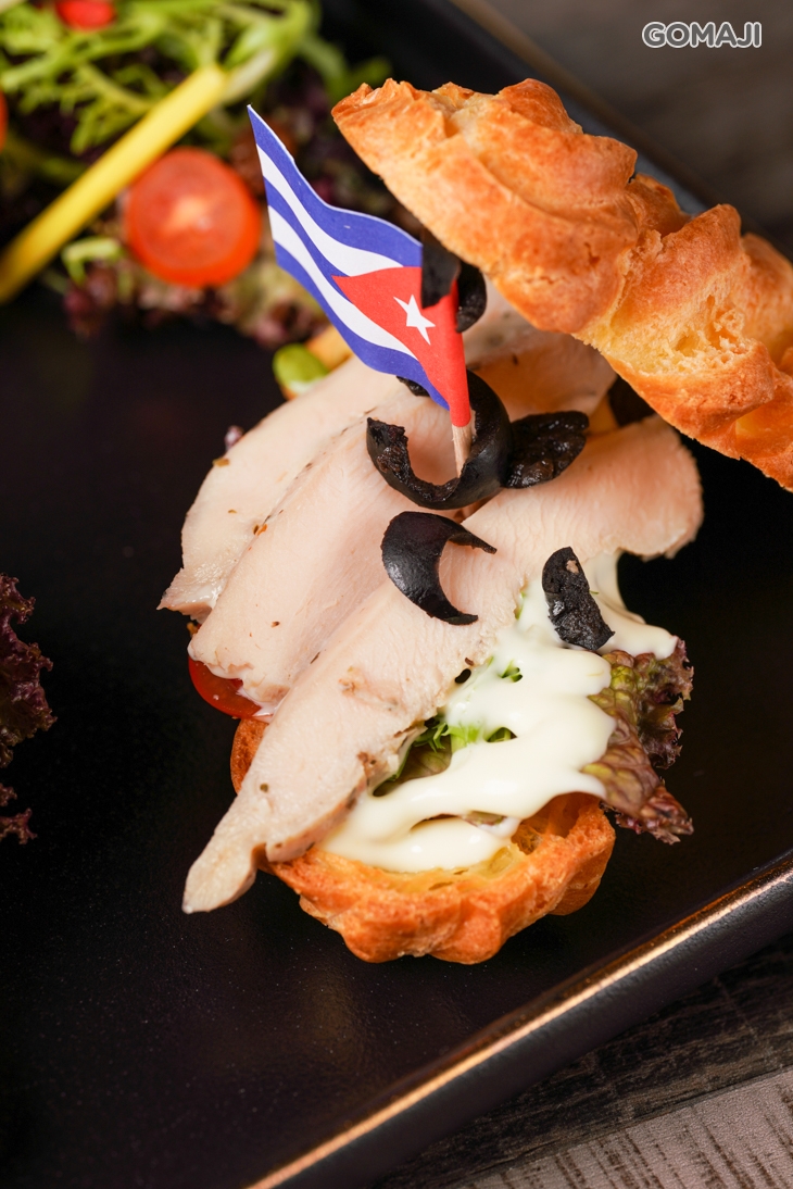 義式香料雞佐香酥泡芙