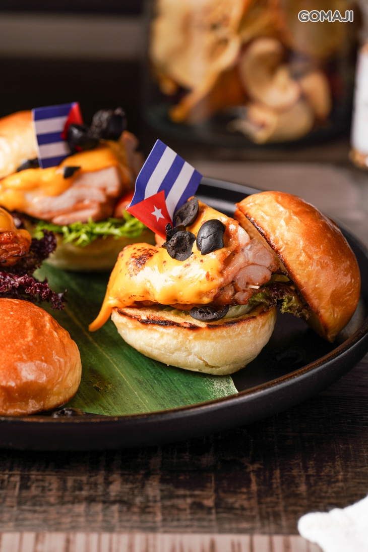 義式香料雞腿堡佐特調塔塔