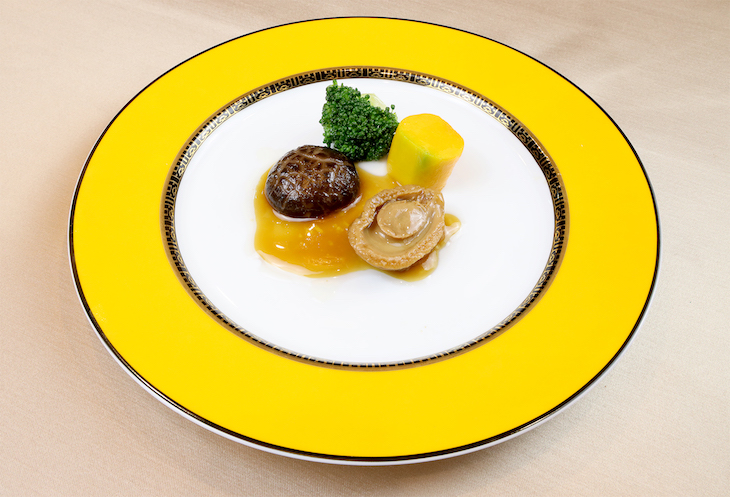 原隻鮑魚燴北菇