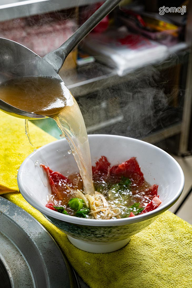 現沖牛肉湯