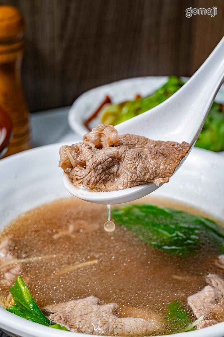 現沖牛肉湯