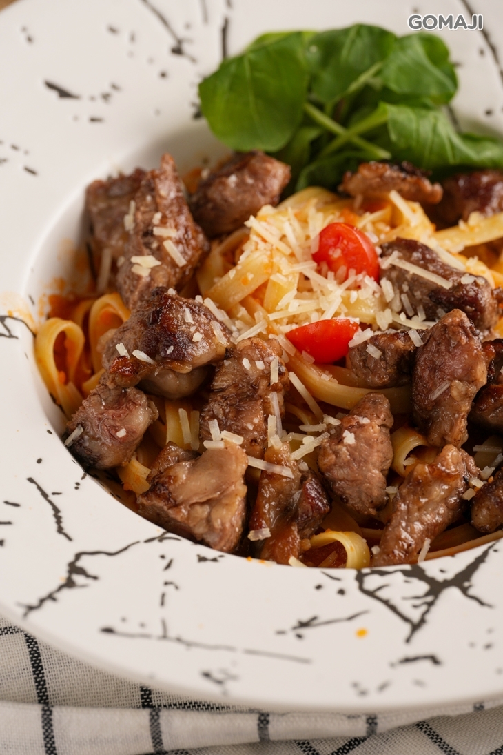 紅醬骰子牛義大利麵