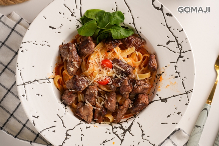 紅醬骰子牛義大利麵