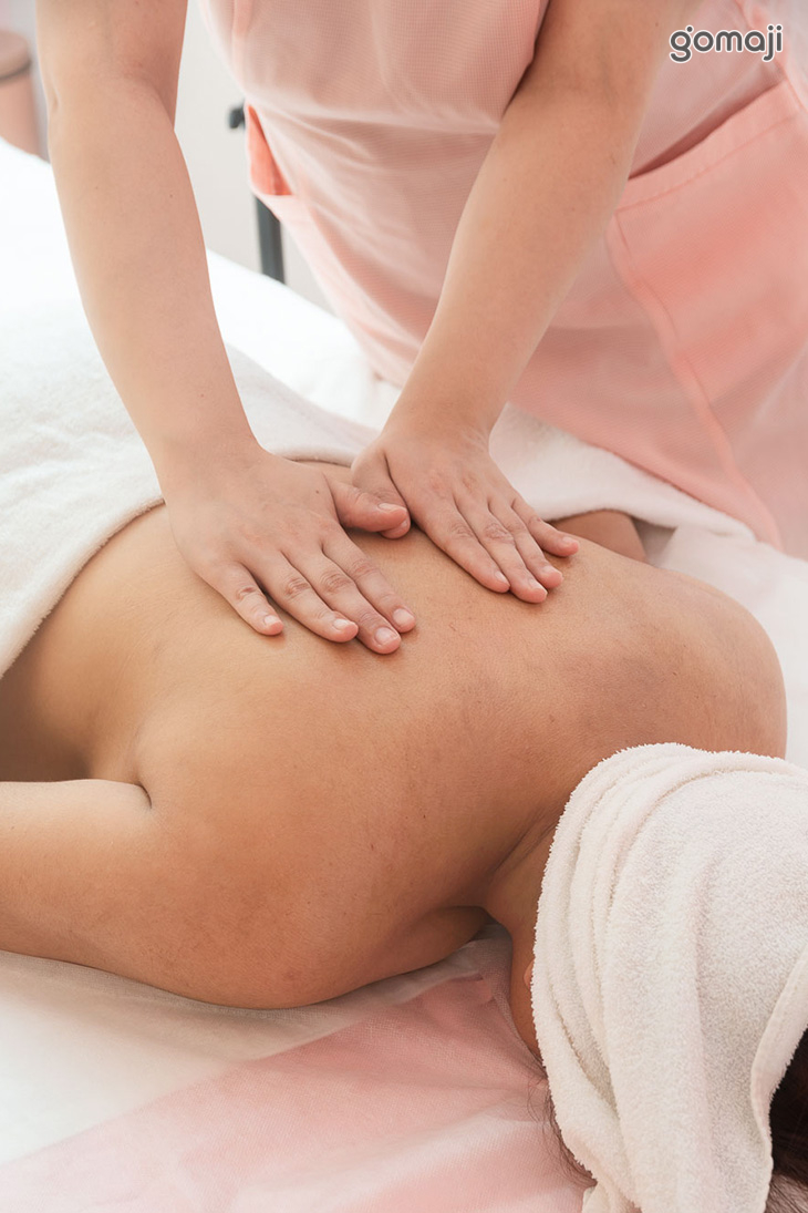 b.溫和杏仁上背嫩白角質按摩