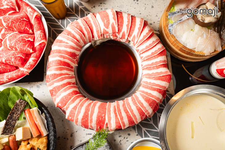 9盎肉圈圈:熟成牛五花+壽喜湯底