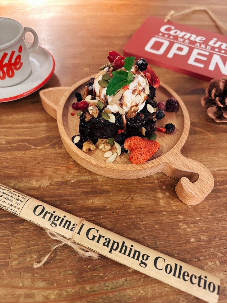 滿月冰淇淋莓果布朗尼